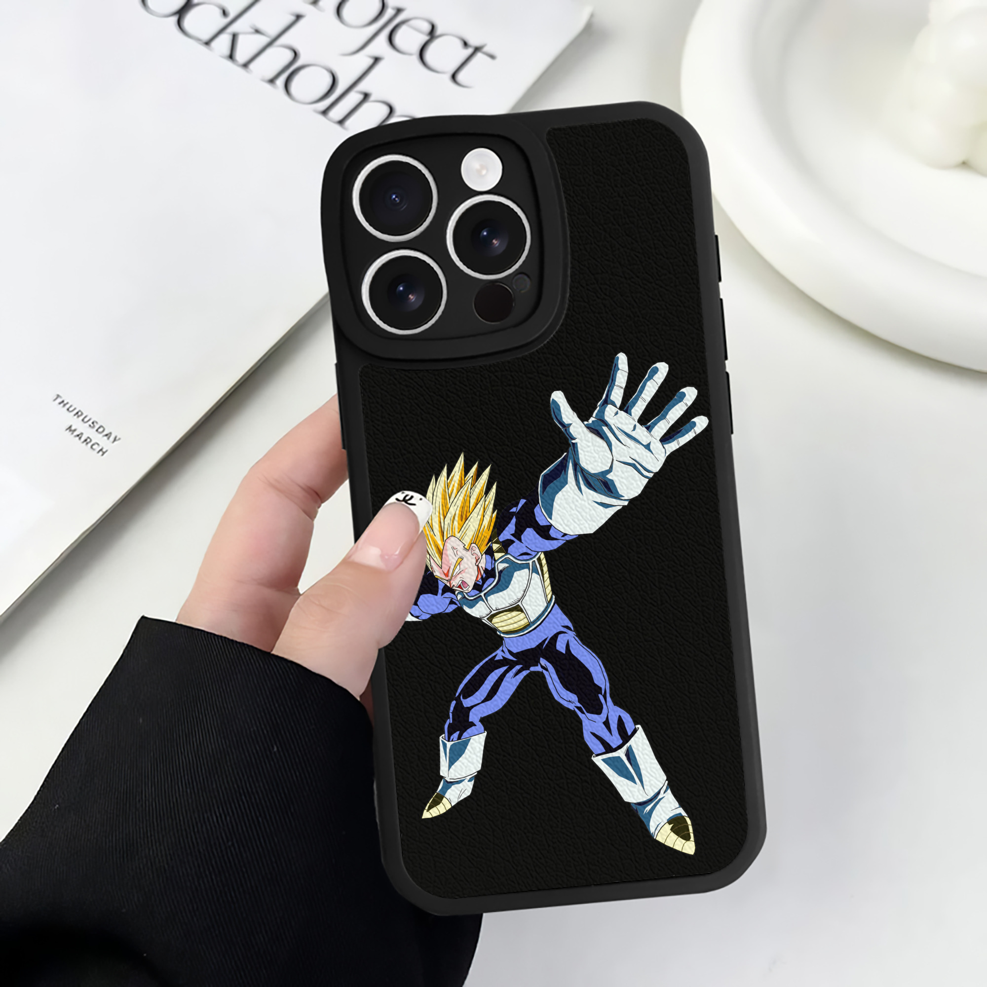 （画像用） ドラゴンボール ベジータ四世（Bejīta Yonsei）DRAGON BALL Vegeta IV 【iPhone 16シリーズ対応】シリコンスマホケース（レザー調） 材質：シリコン